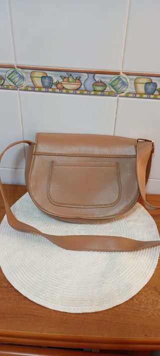 Bolso de mujer marrón y dorado