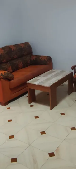 Mesa comedor con 4 sillas y mesita