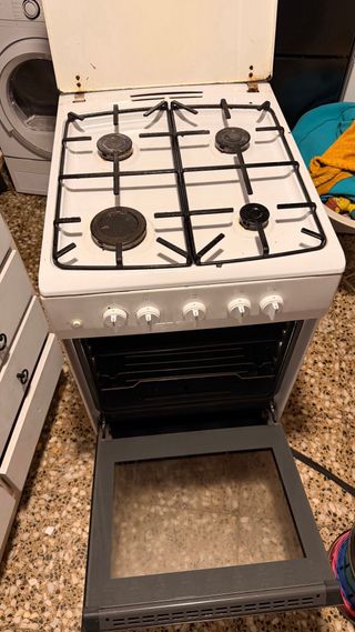 Cocina 4 fuegos y horno eléctrico