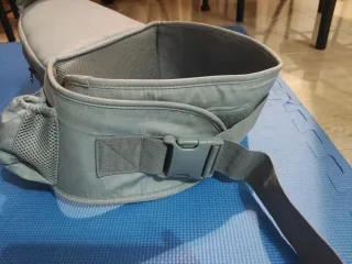 Mochila porta bebés gris