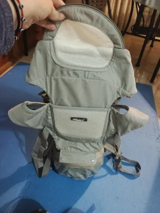 Mochila porta bebés gris