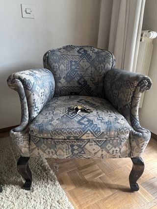 Sillón 2 de tresillo. Cómodo y diseño. Buen estad