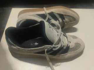 Zapatillas Adidas Beige y Negro Talla 41 1/3