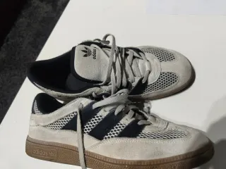 Zapatillas Adidas Beige y Negro Talla 41 1/3