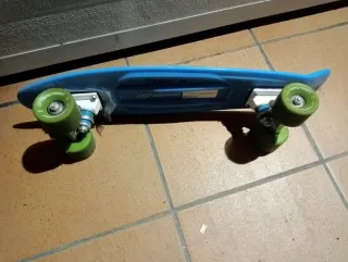 Patinete azul para niños