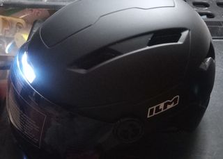 Casco bicicleta urbano con visera + luz LED