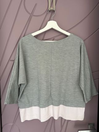 Blusa grigia con fondo