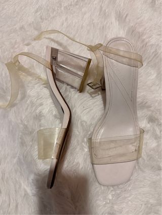 Sandalias Bershka tacón transparente/blanco