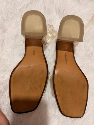 Sandalias Bershka tacón transparente/blanco