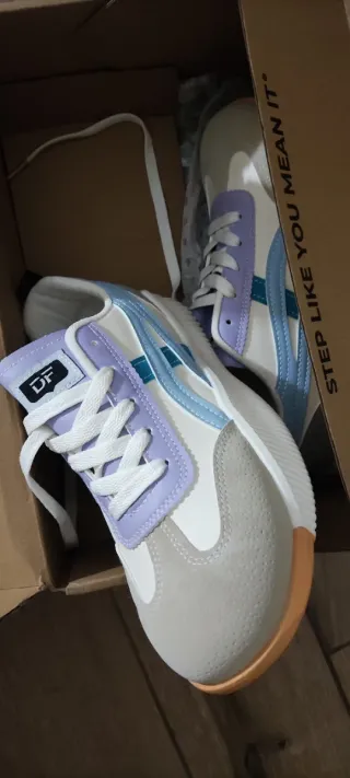 Sneakers leggere DF taglia 40