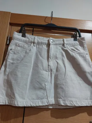 Minifalda Vaquera ZARA - Color Beige, Talla M/L