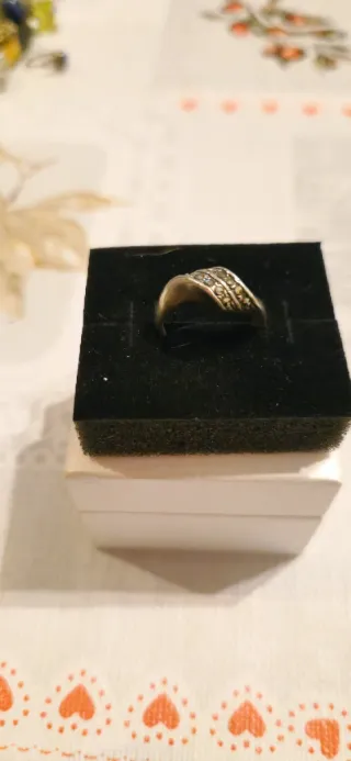 Anillo de plata con circonitas