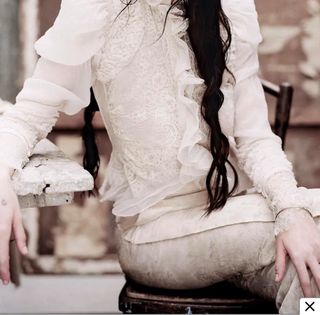 Pantalón brocado Zara beige