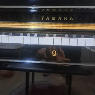Excelente Piano Vertical Yamaha