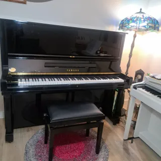 Excelente Piano Vertical Yamaha