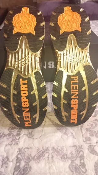 Zapatillas Plein Sport Negras y Doradas