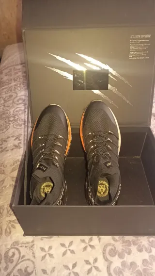 Zapatillas Plein Sport Negras y Doradas