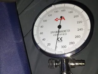 Tensiómetro con estuche para reparar