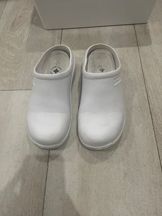 Zuecos blancos trabajo marca Comfort
