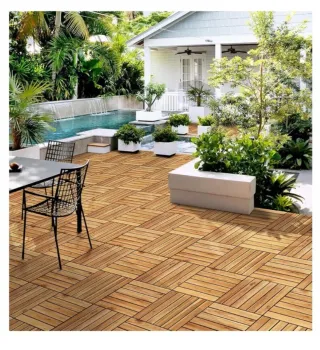 Pavimento per terrazza esterna. Piastrelle in legno di Acacia