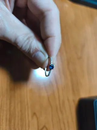 Anillo Oro Blanco Zafiro y Diamantes