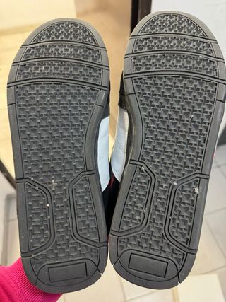 Zapatillas Mistral Negras y Blancas