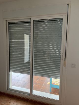 Cristalera aluminio corredera con persiana
