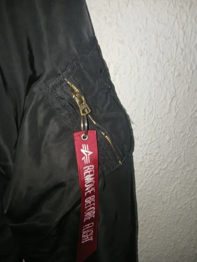 Chaqueta Alpha Industries Negra y Gris