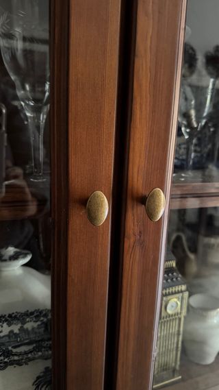 Vitrina madera maciza con cajones