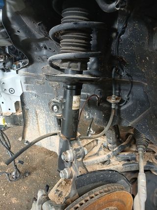 JUEGO AMORTIGUADORES DELANTERO TOYOTA YARIS CROSS