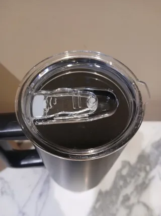 Vaso Térmico Negro con Tapa y Popote