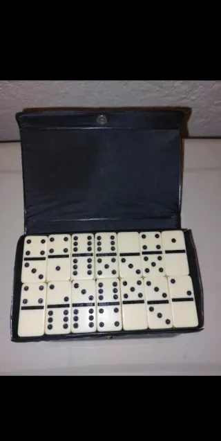 Juego de Dominó con Estuche Negro
