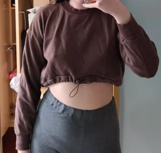 Sudadera cropped Zara marrón