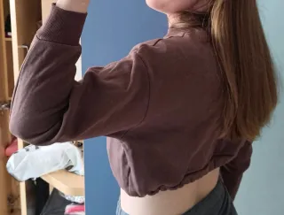 Sudadera cropped Zara marrón