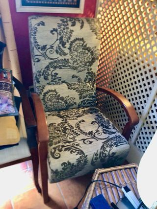 Butaca tapizada floral madera