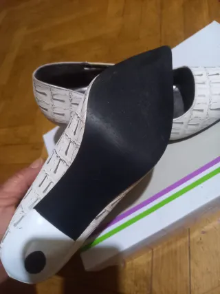 Zapatos de tacón blancos para mujer