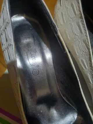 Zapatos de tacón blancos para mujer