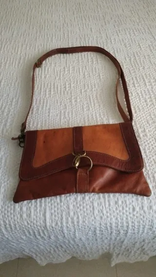 Bolso piel  a 25€  y bolso pequeño marrón/rosa 10€