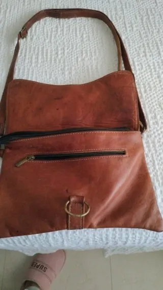 Bolso piel  a 25€  y bolso pequeño marrón/rosa 10€