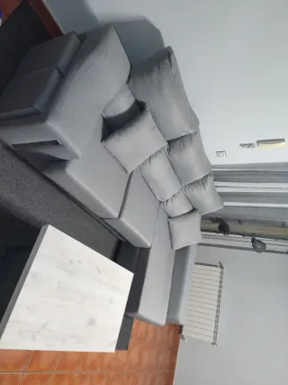 Sofá modular gris + mesa centro madera