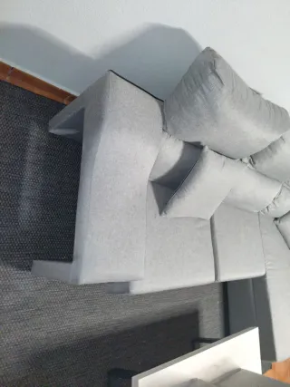 Sofá modular gris + mesa centro madera