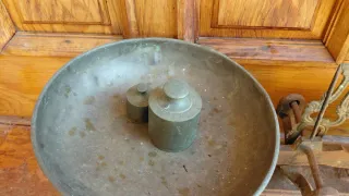 Báscula antigua de metal