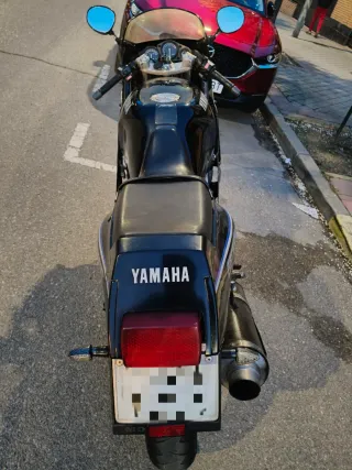 Yamaha FZR 600 Genesis Clásica