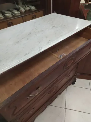 Cómoda Alfonsina Madera y Mármol