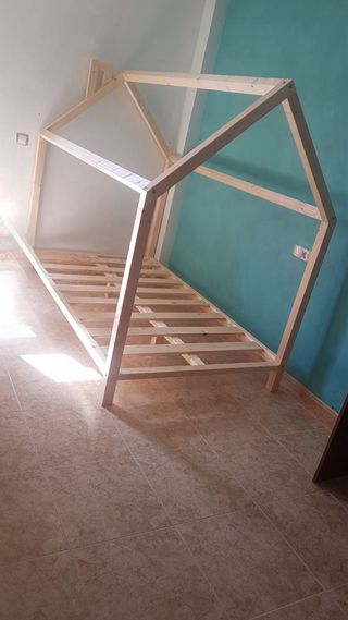 Cama infantil de madera