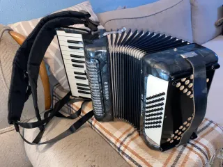 Acordeón Hohner Student IV M 48 bajos