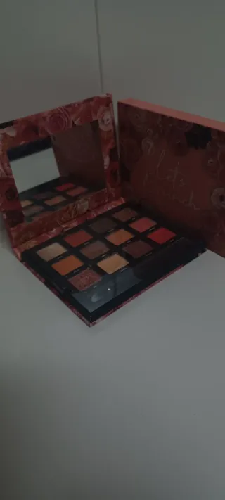 Paleta de sombras w7 Let's Brunch sin abrir
