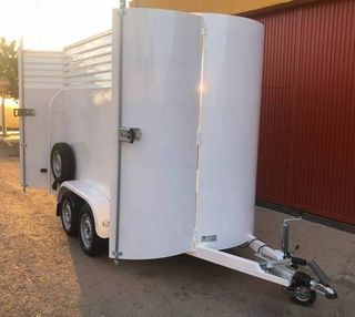 NUEVO: Remolque de caballos plaza y media