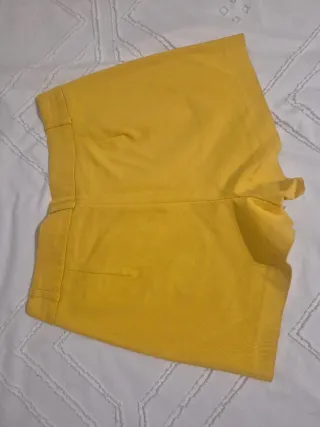 Shorts vestir Stradivarius amarillos