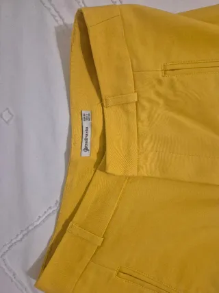 Shorts vestir Stradivarius amarillos